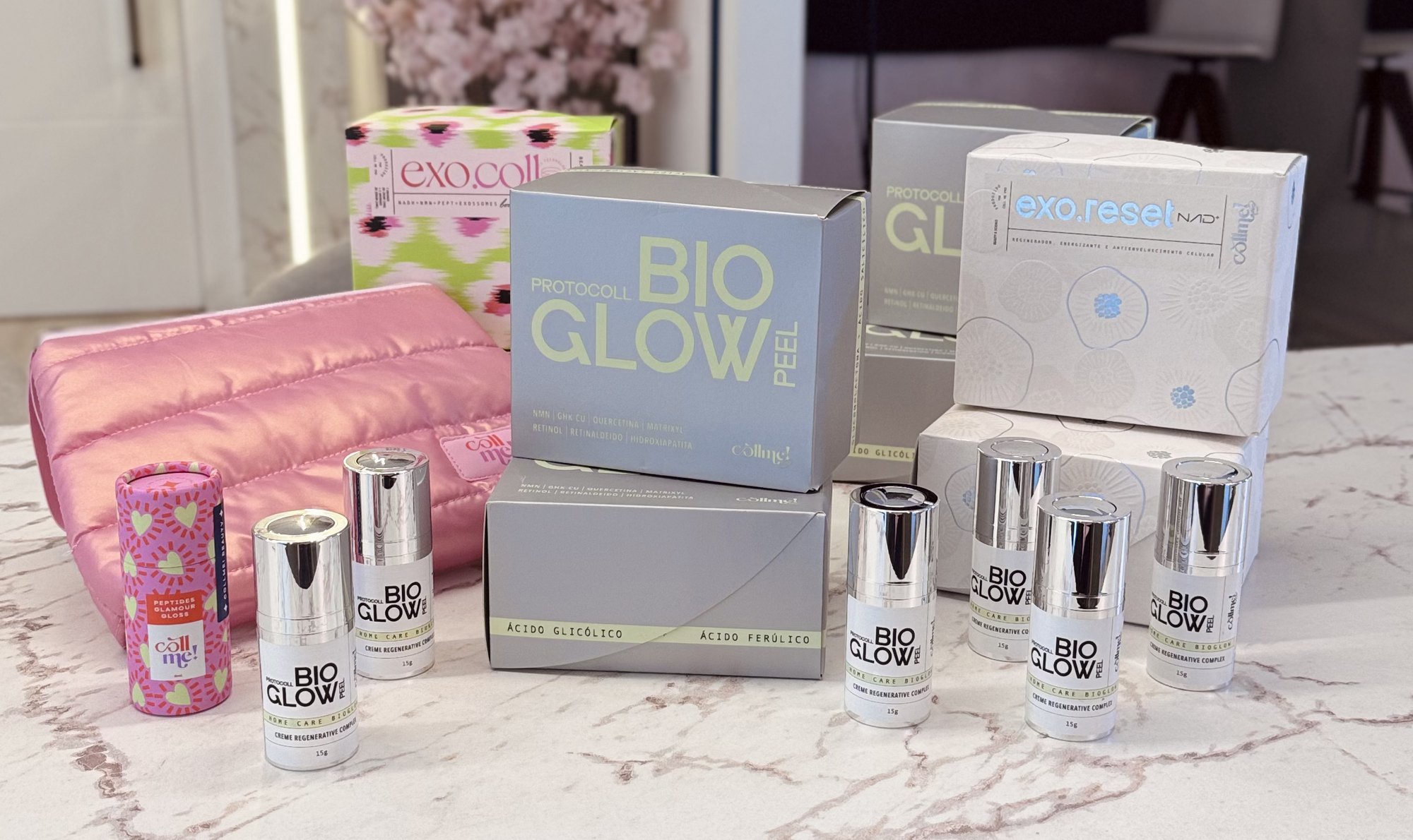 Os regeneradores do consultório sobre a bancada: Exo.coll, Bio.Glow Peel e Exo.Reset